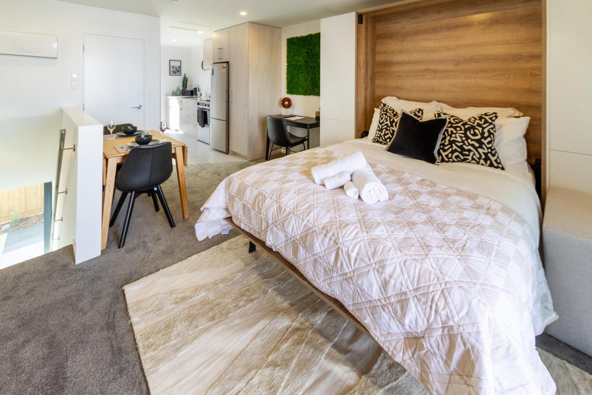 Prime Locale: Studio With Balcony Κράισττσερτς Εξωτερικό φωτογραφία