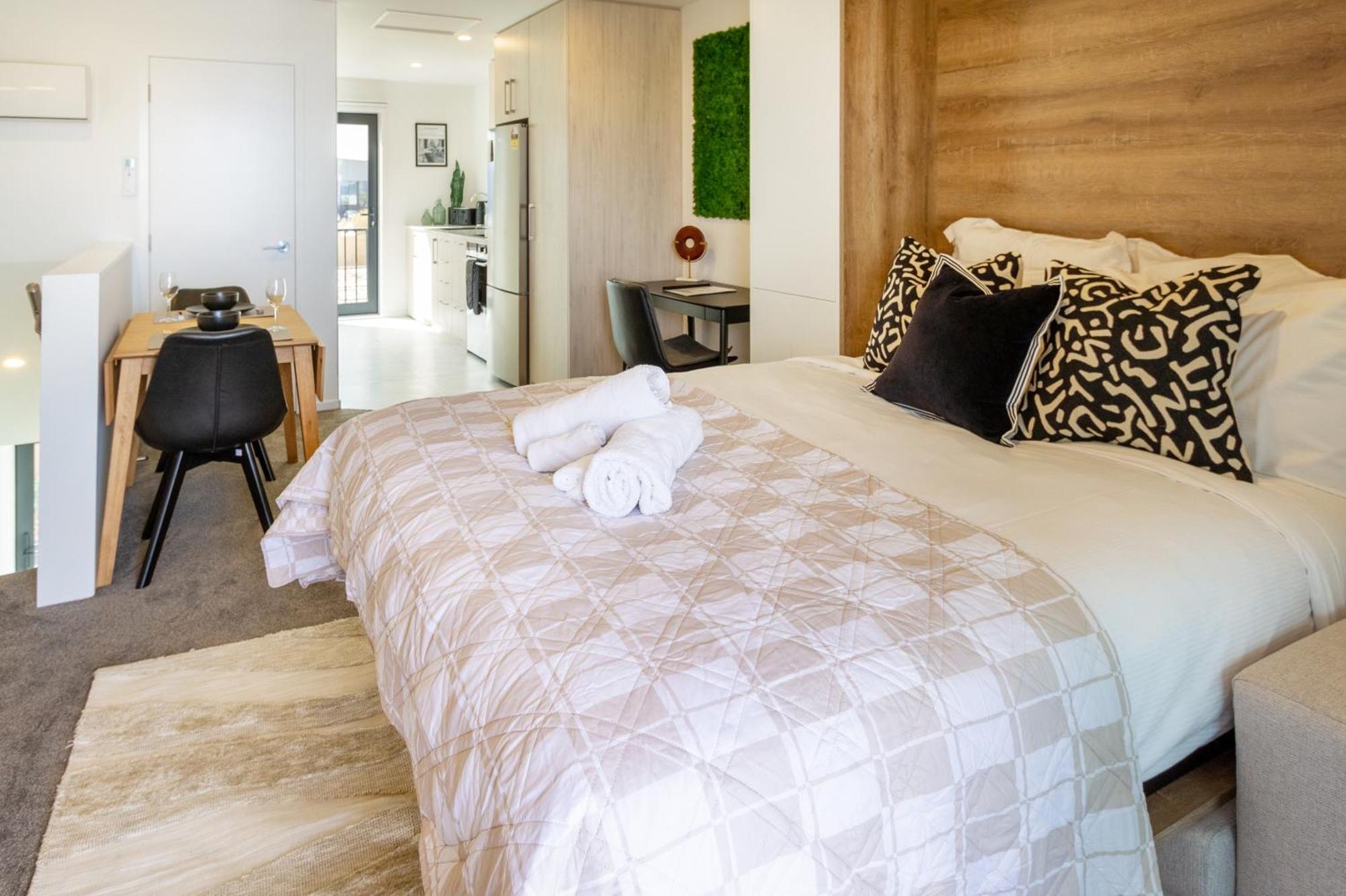 Prime Locale: Studio With Balcony Κράισττσερτς Εξωτερικό φωτογραφία