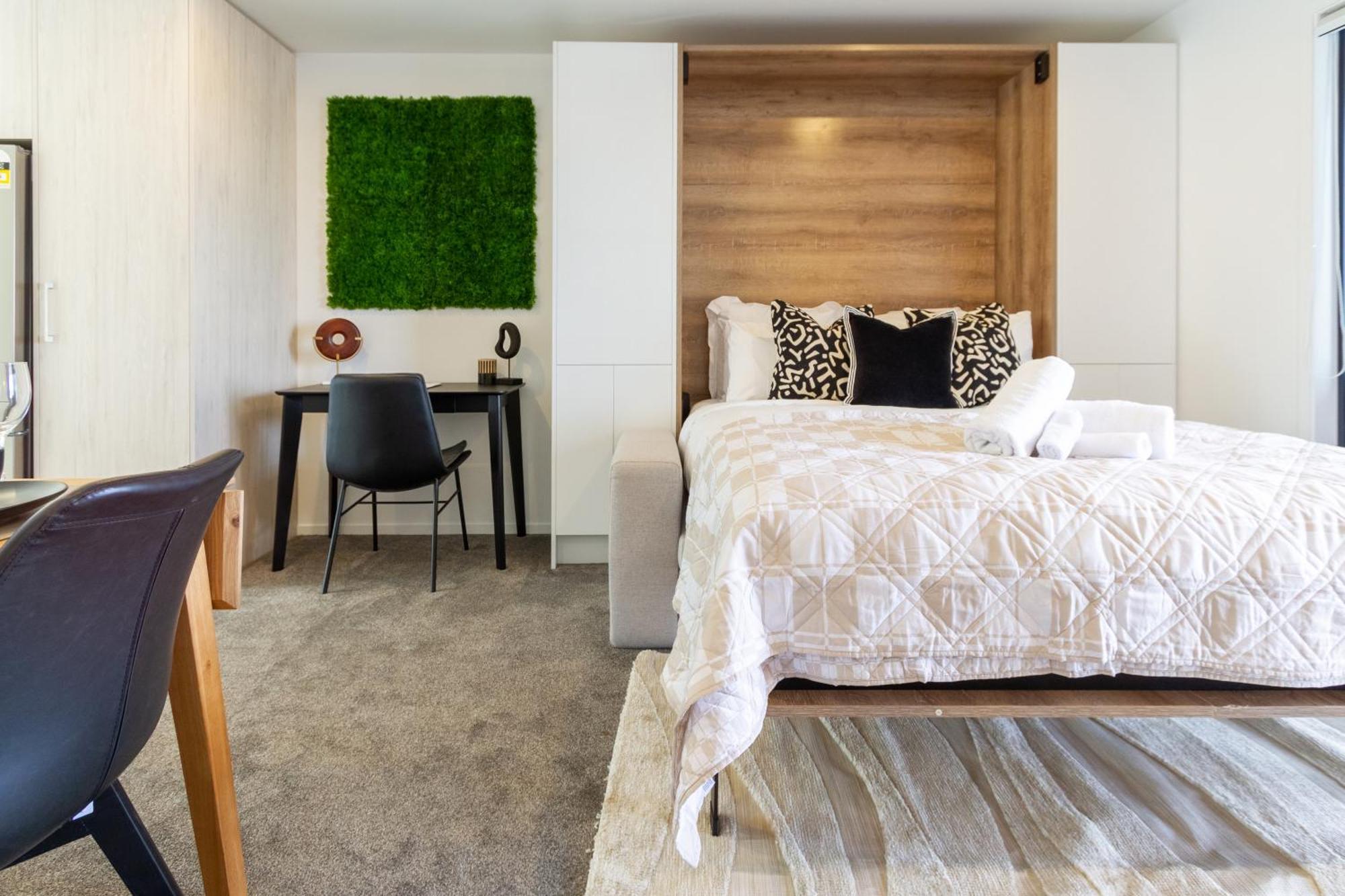 Prime Locale: Studio With Balcony Κράισττσερτς Εξωτερικό φωτογραφία